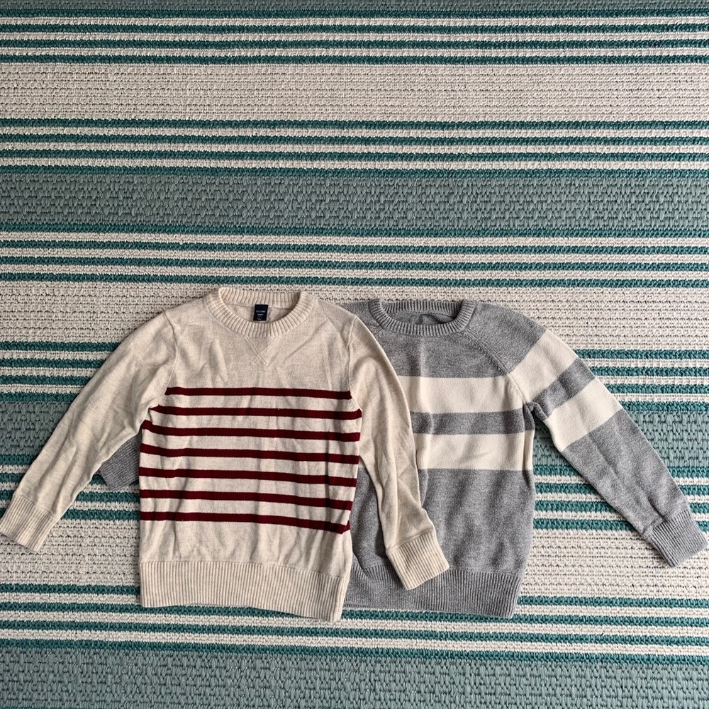 2 Gap 5T boys sweaters